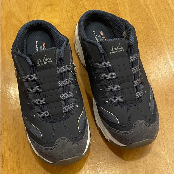 Skechers D'Lites Wide Fit Women’s Navy Blue Open Back Slip In Sneakers Size 11 - Picture 1 of 16